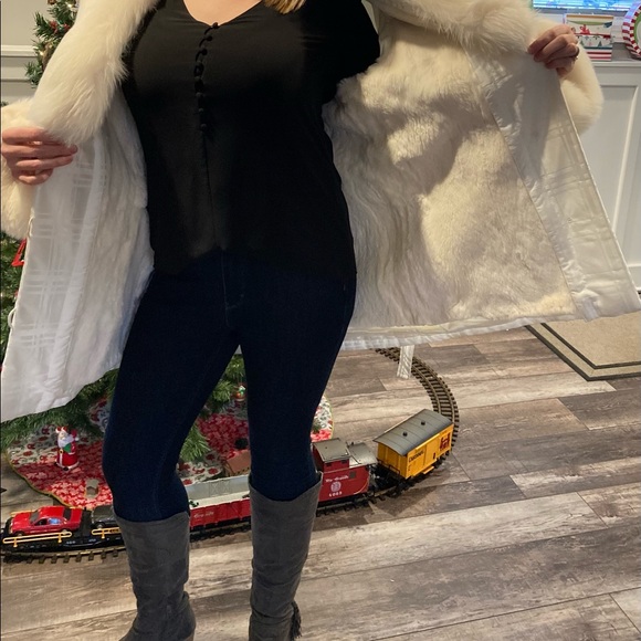 White coat with fox fur collar and cuffs with rabbit lining - Picture 8 of 9